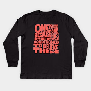 „One believes things because one has been conditioned to believe them.“ Kids Long Sleeve T-Shirt